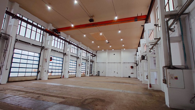 Výrobní prostory s mostovým jeřábem